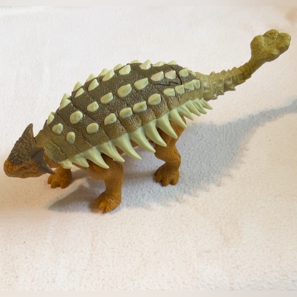 3 Active Dinosaurs - Jurassic World Ankylosaurus, Robo Alive Pterodactyl & T-Rex - Picture 5 of 10
